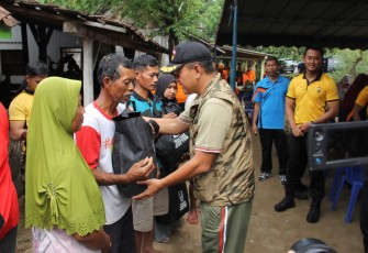 Dandim Madiun Bersama Forkopimda saat Dampingi Danrem 081/DSJ Tinjau Lokasi Bencana Puting Beliung
