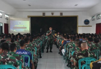 Danyon Arhanud 2 Kostrad saat berikan arahan terhadap prajurit