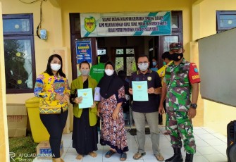 Penyerahan Sertifikat Tanah Program TORA dan LINTOR Warga Tumbang Takaken 