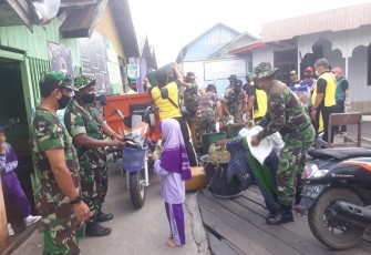 Danramil Pahandut Pimpin Kerja Bakti di Pondok Pesantren Hidayatul Insan 