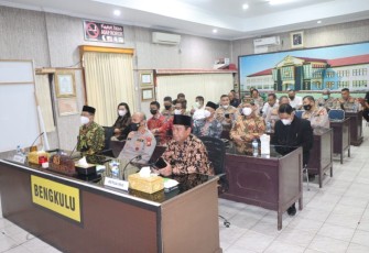 Kapolda Bengkulu Turut Menyaksikan Kirap Merah Putih Secara Virtual