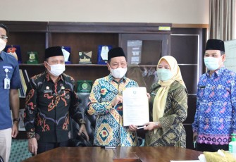 Rapat Koordinasi Pemanfaatan Data Penduduk untuk Pelayanan, di Ruang Rapat Dinas Dukcapil Provinsi Bengkulu, Kamis (7/4). 
