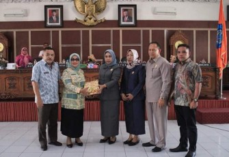 Wabup Labuhanbatu saat Ikuti Pembahasan Ranperda APBD 