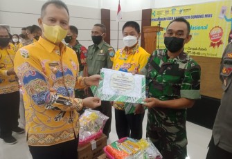 Pabung saat Hadiri Pencanangan Bulan Imunisasi Anak Nasional Kabupaten Gunung Mas 