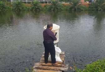 Kusyayin salah satu pengepul ikan di kawasan Minapolitan.