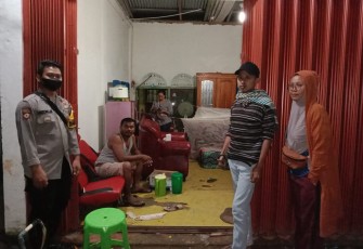 Polisi saat Lakukan Patroli di Lokasi Longsor