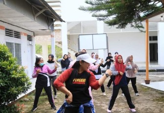 Diskominfo Labuhanbatu saat Gelar Senam Pagi Untuk Menjaga Kebugaran Jasmani