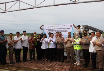 Sekretaris Daerah (Sekda) Provinsi Bengkulu Hamka Sabri, Rabu (26/10/2022) melepas Produk Hasil Perikanan Bengkulu di VIP Bandara Fatmawati Bengkulu.
