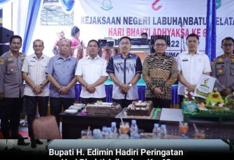 Bupati Labuhanbatu Selatan H. Edimin saat Menghadiri Peringatan Hari Bhakti Adhyaksa Ke-62 Tahun di kantor Kejaksaan Negeri Labuhanbatu Selatan, Jumat (22/07/2022).