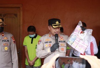 Kapolres Rembang AKBP Dandy Ario Yustiawan, S.I.K. saat gelar perkara, Senin (5/12/2022) pagi.