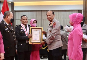 Kapolda Kalteng saat Lepas 54 Personel Akhiri Masa Tugas