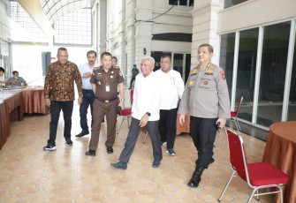 Bupati Asahan saat Ikuti Rapat Kerja Anev dan Saber Pungli UPP Provsu 