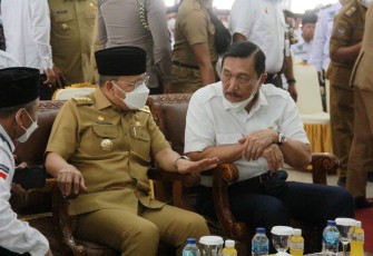 Menko Marves RI Luhut Binsar Pandjaitan saat memberikan Pengarahan Kepada Seluruh Pengurus Asosiasi Pemerintah Desa Seluruh Indonesia (APDESI) se Provinsi Bengkulu, Selasa (12/7/2022) di Gedung Balai Buntar Bengkulu.