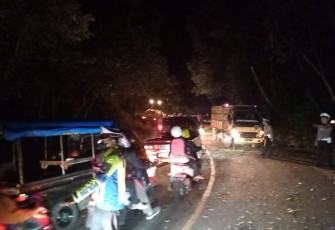Sat Lantas Polres Benteng saat Terjunkan Personil Turlalin di Jalur Pohon Tumbang