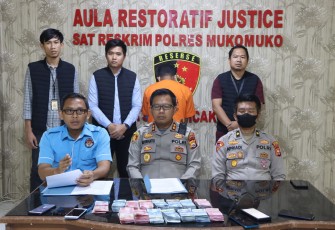 Polres Mukomuko saat rilis pengungkapan kasus korupsi