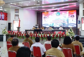 Foto kegiatan Rapat Evaluasi PAD yang di pimpin oleh walikota Bitung Maurits Mantiri di dengan di dampingi oleh Wakil Walikota Bitung Hengky Honandar.