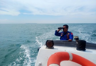 Ditpolairud Polda Banten saat Cari Korban Terjatuh Dari Kapal 