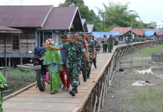 Aster Kasdam XII/Tanjungpura saat Kunjungi Lokasi TMMD ke 115 Kodim 1016/Palangka Raya 