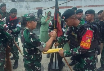 Kasdam XIII Merdeka saat melepas keberangkatan Satgas Organisasi Batalyon Raider 712/Wiratama