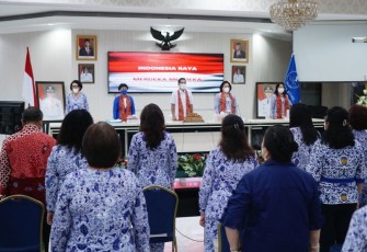 Wakil Walikota Bitung Hengky Honandar SE saat membuka kegiatan musyawarah IWAPI Bitung.