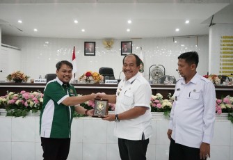 Wakil Bupati Asahan saat Lepas Mahasiswa/i KKNT USU