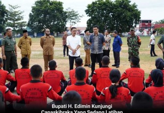 Bupati Labusel saat Kunjungi Capaskribraka yang Sedang Latihan 