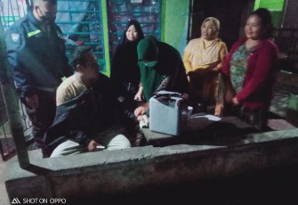 Bhabinkamtibmas Polsek PUT saat Lakukan Pendampingan Tim PKM