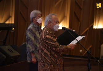 Menteri PUPR Basuki Hadimuljono saat melantik Dewan Pengurus Pusat (DPP) Himpunan Pengembangan Jalan Indonesia (HPJI) masa bhakti 2019-2023 di Auditorium Kementerian PUPR, Kamis malam (8/9/2022).