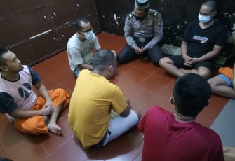 Para Tahanan Dapat Binrohtal dari Sat Binmas Polres Tulungagung 