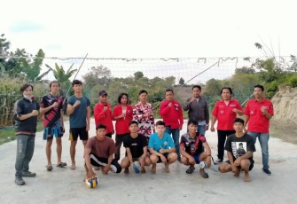 PBB Samosir saat Beri Bantuan Alat Olahraga ke Sekolah dan Desa