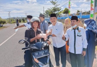 saat pembagian takjil