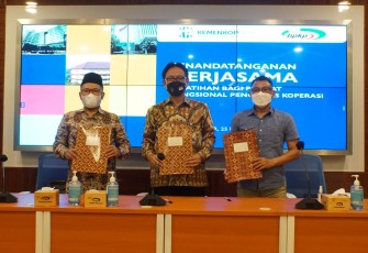 Saat acara Penandatanganan Kerjasama Pelatihan Bagi Pejabat Fungsional Pengawas Koperasi Tahun 2022, dengan Pusdiklatwas Badan Pengawas Keuangan dan Pembangunan (BPKP), di GIA Corporate University, Ciawi, Bogor, Jawa Barat, Jumat (25/3).