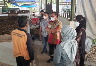 Walikota Bitung Maurits Mantiri saat melakukan kunjungan ke TPS3R Nitikan Yogyakarta