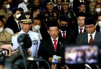 Mendagri Muhammad Tito Karnavian saat diwawancarai awak media
