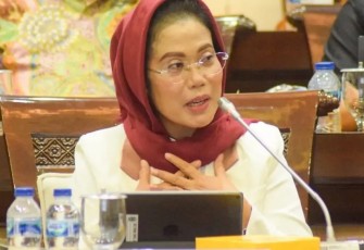 Ketua Fraksi PDI Perjuangan DPRD Jatim yang juga Ketua Umum Dewan Koperasi Indonesia (Dekopin), Sri Untari Bisowarno