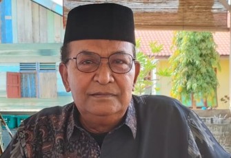tokoh masyarakat Aceh Timur Baharuddin, S.Pdi yang juga anggota Majelis Pendidikan Aceh (MPA) Aceh Timur saat dijumpai awak media, Senin (21/8/2022). 