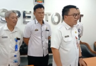 Henry Dunan saat Konferensi Pers, Kamis, (29/12/2022) Kemarin, di kantor Inspektorat, Komplek Pemda.