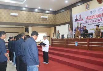 Wabup Rizki Kurniawan Nakasri dan Pj Wali Kota Payakumbuh Rida Ananda menghadiri pelantikan pengurus SMSI Payakumbuh-Limapuluh Kota, Periode 2022-2027.