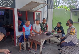 Babinsa Sidorejo Komsos dengan Masyarakat