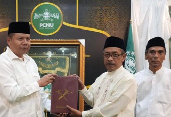 Cak Dedi saat mengunjungi kantor Pengurus Cabang Nahdlatul Ulama (PCNU) Surabaya pada Sabtu (22/10/2022).