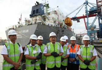 Dirjen Perhubungan Laut saat Tinjau Kesiapan Penerapan Penggunaan On-Shore Power Supply di Pelabuhan Tanjung Priok
