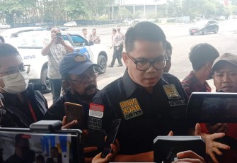  Anggota Komisi III DPR RI Arteria Dahlan saat berkunjung di Stadion Kanjuruhan Kabupaten Malang, Kamis (13/10/2022). 