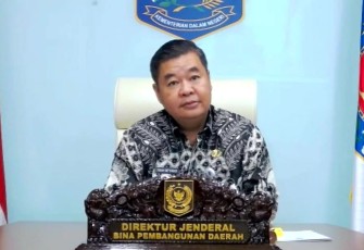 Dirjen Bangda Kemendagri Teguh Setyabudi saat membuka kegiatan asistensi penyusunan dokumen Rencana Aksi penerapan SPM di daerah otonomi baru Provinsi Papua Pegunungan, Selasa (11/10/2022) di Aveon Hotel Yogyakarta.