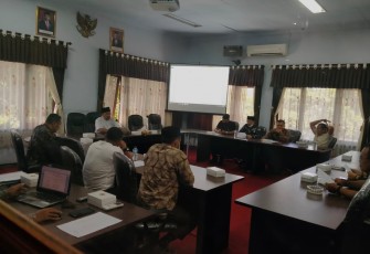 Situasi rapat Banmus DPRD Kabupaten Trenggalek, di ruang Banmus, Jum'at (7/1/2022) (Foto : Hardi Rangga, klikwarta.com).