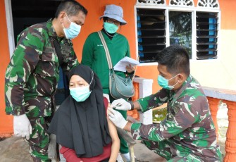 Peran Babinsa sangat Membantu dalam mensukseskan Vaksinasi