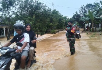 Banjir menggenangi pemukiman warga