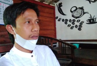 Caption: Zainul Arifin pengacara ketiga bakal calon peserta pengisian perangkat yang menggugat Bupati Blora dan tim pembina teknis pelaksana perades