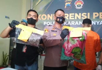  Gelar perkara kasus  percobaan kekerasan seksual dan kekerasan fisik dalam rumah tangga yang dilakukan  tersangka N (31), di Kantor Sat Reskrim Polres Karanganyar, Selasa (18/1/2022).