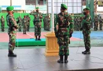 Upacara pengibaran Bendera Merah Putih perdana di tengah pandemi Covid 19, Senin (24/1/2022), oleh Kodim 1016/Palangka Raya