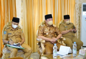 Wagub Bengkulu, Rosjonsyah, saat Rapat Kerja Bersama Kementerian Dalam Negeri dalam rangka evaluasi program strategis kegiatan Pemerintah Daerah